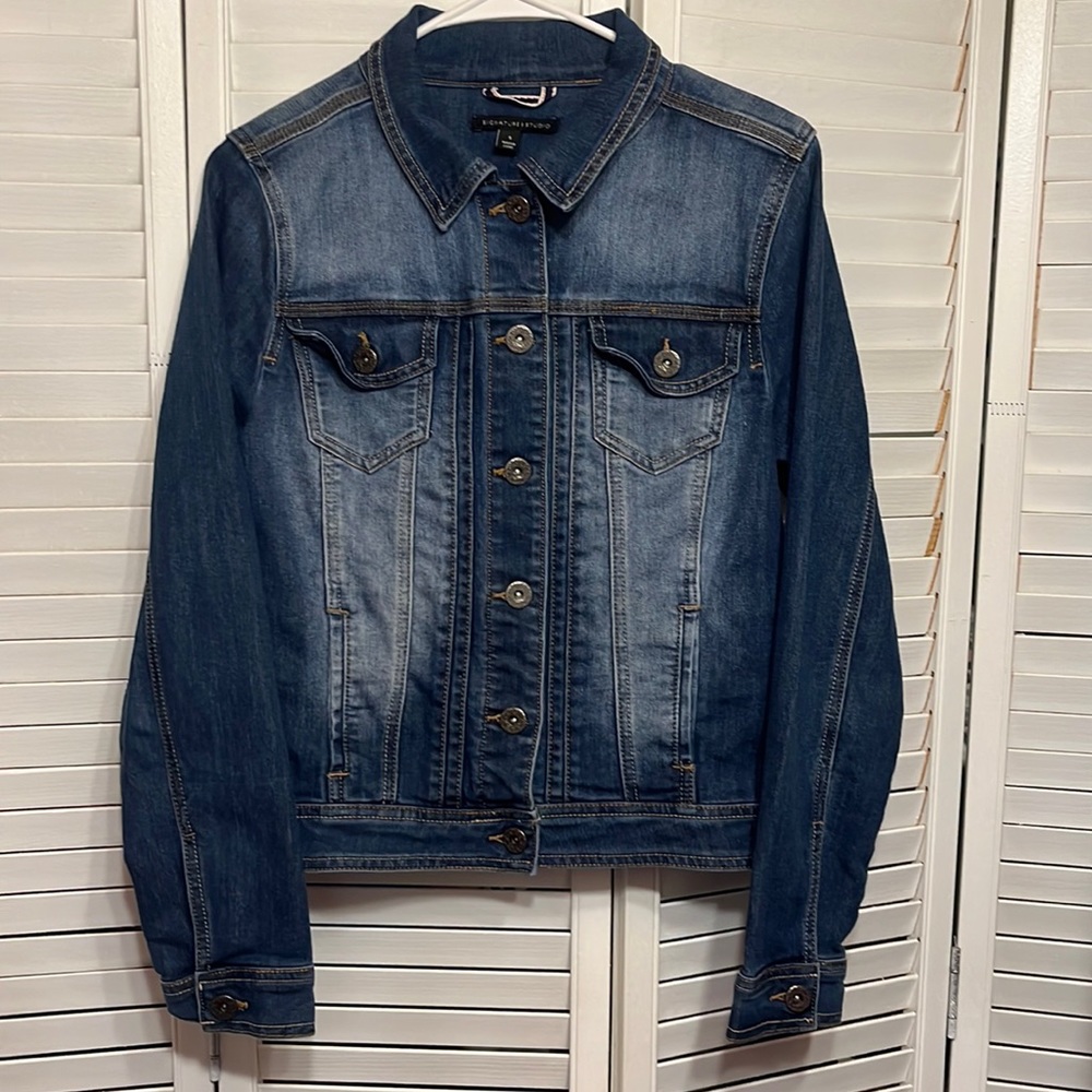 Vintage Women’s Weathered Dark Wash Denim Jacket Size Small
